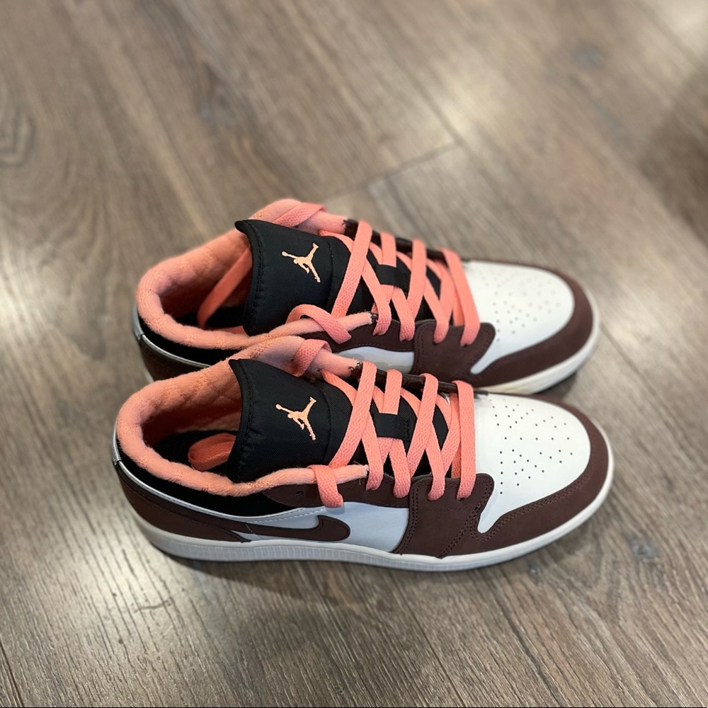 LIKE NEW Jordan Mocha Peach Lows